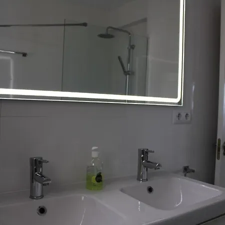 Appartement Modern Ausgestattete Ferienwohnung Mit Gemeinschaftspool Und Grossem Balkon Mit Herrlicher Aussicht