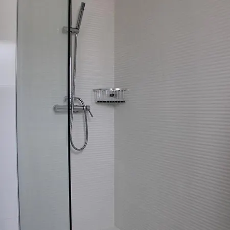 Appartement Modern Ausgestattete Ferienwohnung Mit Gemeinschaftspool Und Grossem Balkon Mit Herrlicher Aussicht