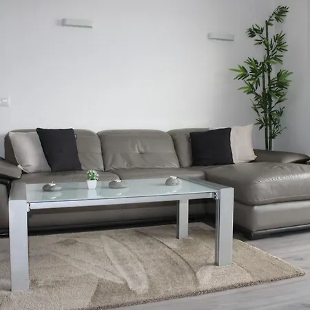 公寓 Modern Ausgestattete Ferienwohnung Mit Gemeinschaftspool Und Grossem Balkon Mit Herrlicher Aussicht